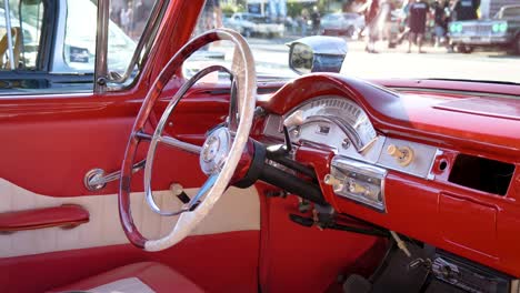 Interior-De-Coche-Clásico-Ford-Fairlane-De-Los-Años-50,-Interior-Del-Coche,-Músculo-Americano,-Coche-Clásico