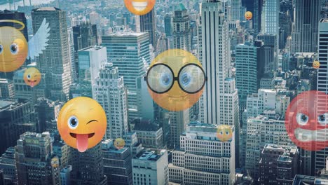 Animation-Von-Emoji-Symbolen,-Die-über-Das-Stadtbild-Fliegen