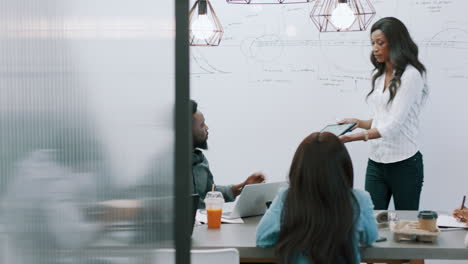 reunión de negocios en una oficina moderna