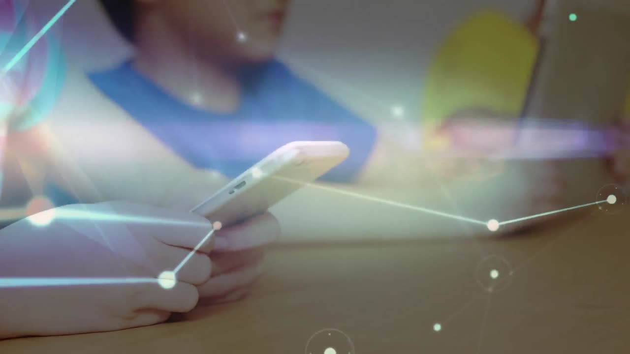 animación de redes de conexiones a través de escolares que utilizan tablets y teléfonos inteligentes