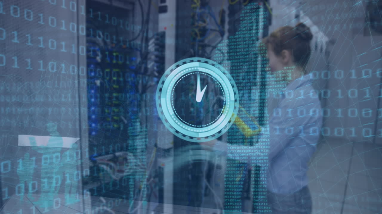 animación de reloj en movimiento y codificación binaria sobre mujer caucásica en la sala del servidor