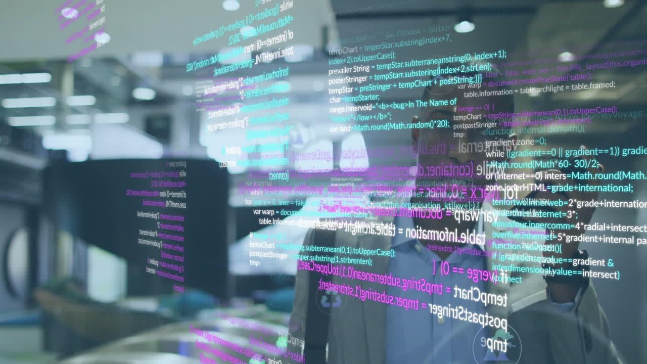 animación de procesamiento de datos sobre empresario afroamericano hablando en teléfono inteligente y caminando