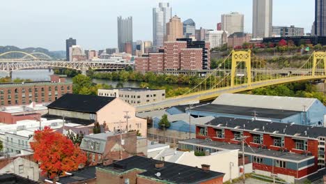 Colorful-aerial-in-autumn-of-Pittsburgh,-Pennsylvania,-United-States