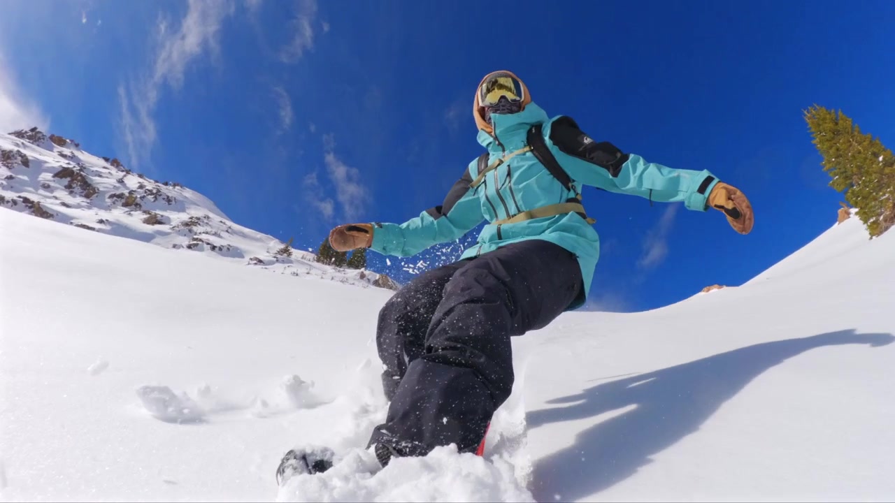 Colorado, backcountry alpino, snowboarder professionista, POV selfie, supporto GoPro per snowboard, Montagne Rocciose, curve su neve fresca profonda, scolpire, terreno valanghivo, Breckenridge, Aspen, Snowmass, Loveland, Vail Pass, inverno soleggiato.