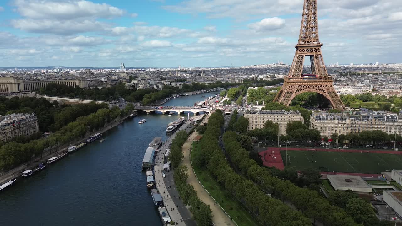 Pont d'Iéna bridge on Seine river and Tour Eiffel