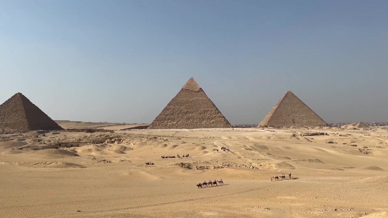Altopiano del sito archeologico delle Piramidi di Giza vicino al Cairo, Egitto: Cheope, Chefren, Micerino