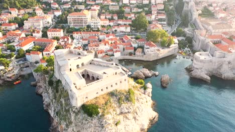 Muralla-Histórica-Del-Casco-Antiguo-De-Dubrovnik,-Croacia