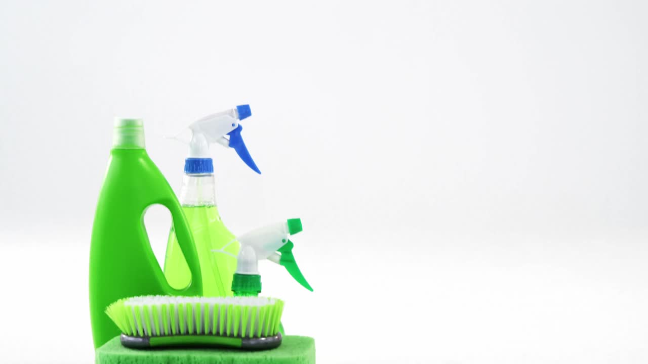 varios suministros de limpieza