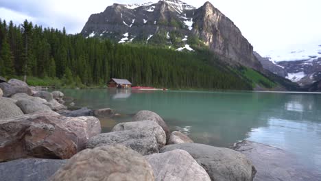 Low-angle-view-of-the-boathouse-in-Lake-Louise-with-the-Fairview-Mountain-behind