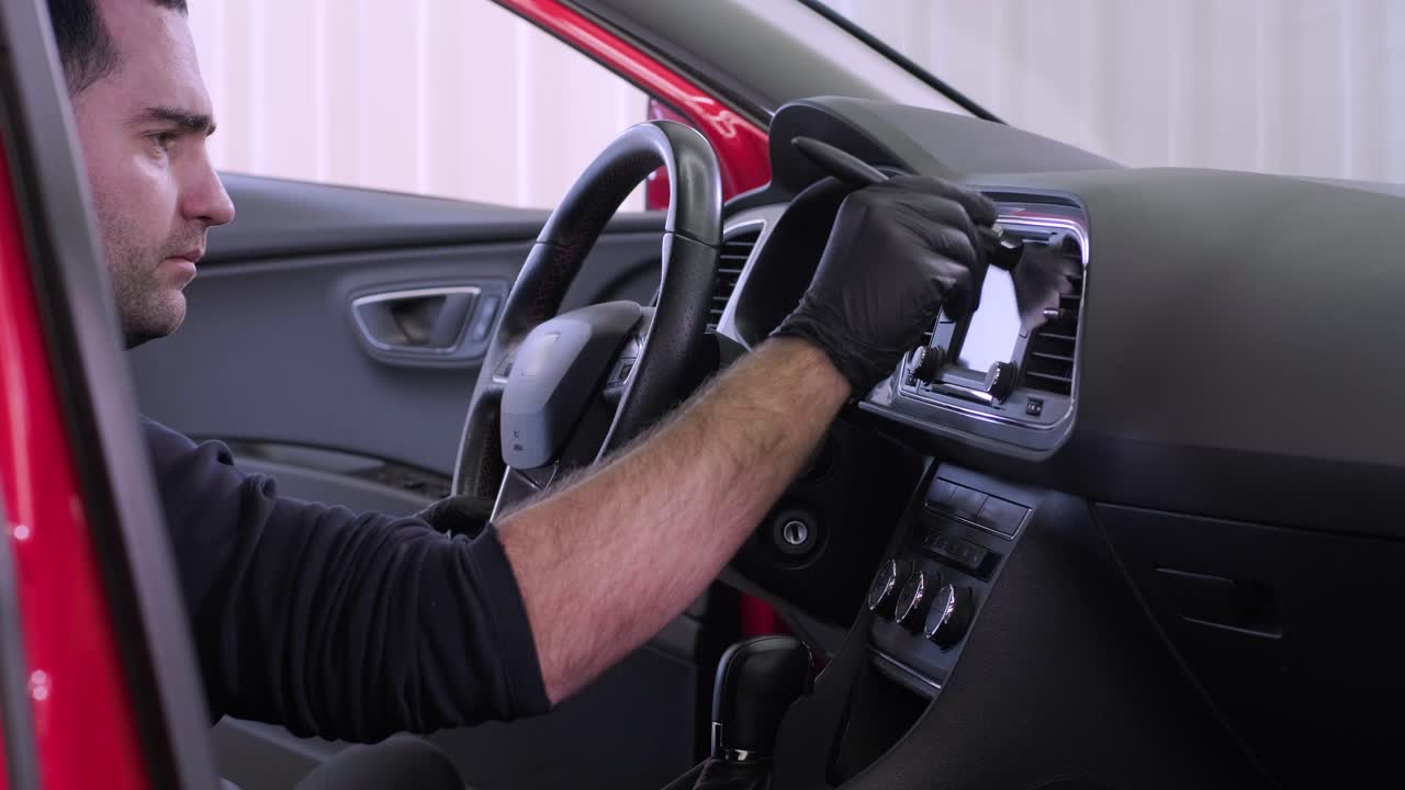 limpieza profesional de automóviles. lavado de sars. limpieza en seco y detallado de la cabina. limpiación profunda de la carrocería, limpieza de asientos. limpia de espuma en el lavado de coches. limpia del panel del automóvil del polvo. una aspiradora