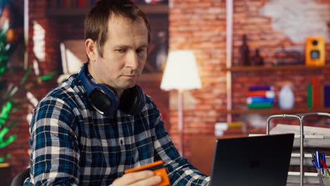 Frustrated shopper sees insufficient funds popup after adding payment method