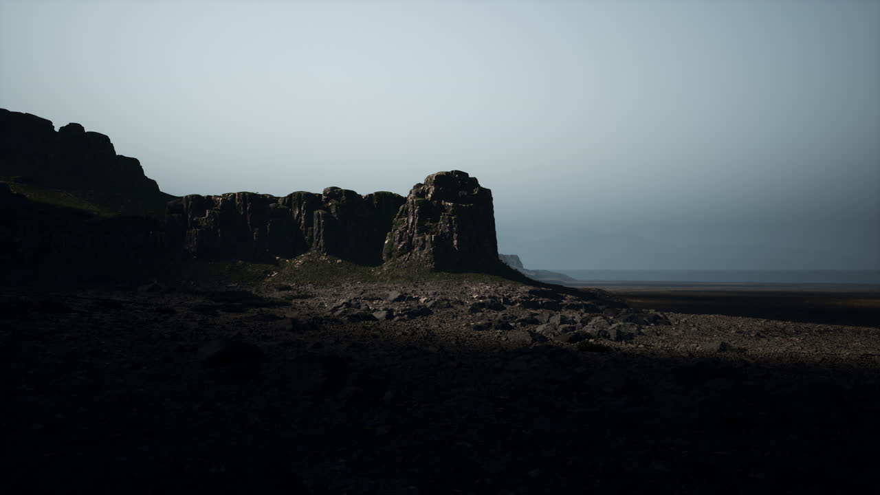 바다를 내려다보는 극적인 절벽