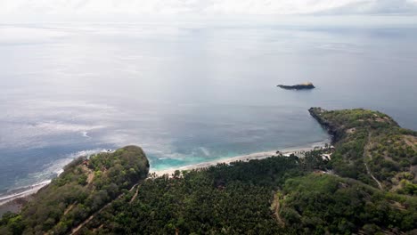 una toma de la bahía de virgin beach en el este de bali, karangasem, indonesia