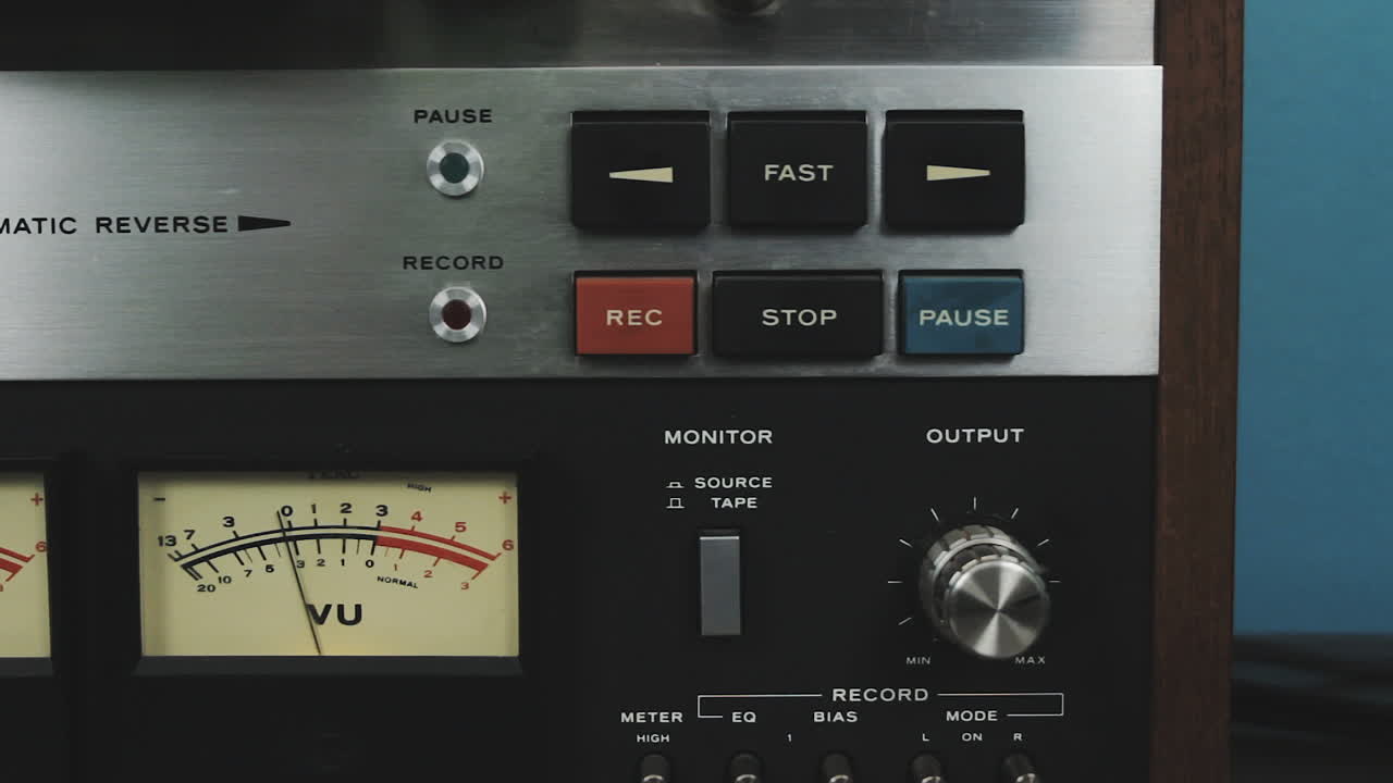 teac a6300 전원 켜기 순서 클로즈업 - 푸쉬 플레이