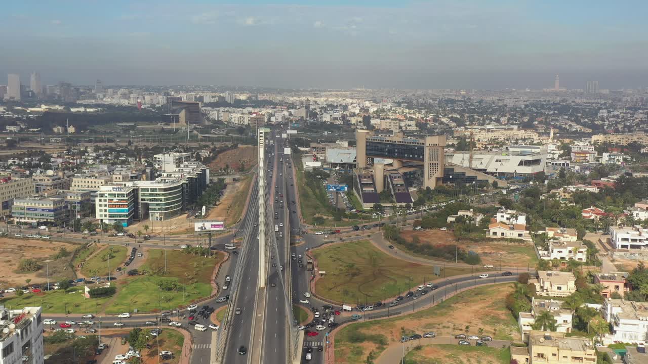 vista aérea de casablanca con el puente atirantado