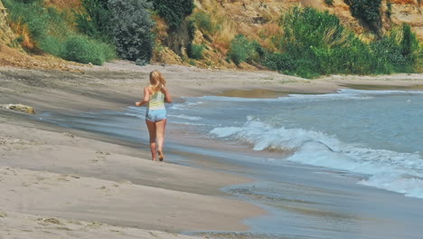 woman runing on the beach