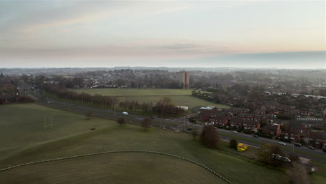 Luftüberflug-Von-Chapeltown,-Leeds-Im-Morgengrauen-An-Einem-Sonnigen-Frühlingstag