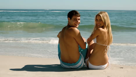 Happy-couple-on-the-beach