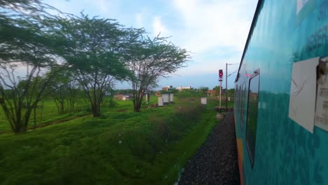 Ferrocarril-Indio-Hermoso-Viaje-Y-Clima-Increíble