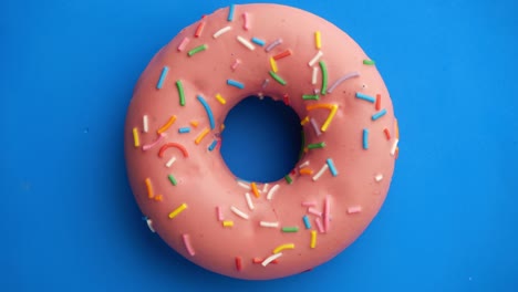 el donut está vidriado de cerca, con un bucle sin costuras.