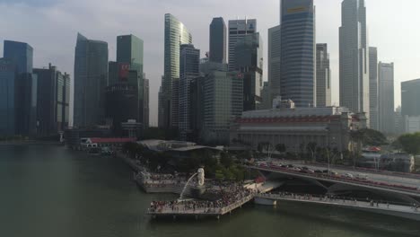 el horizonte de merlion y marina bay de singapur