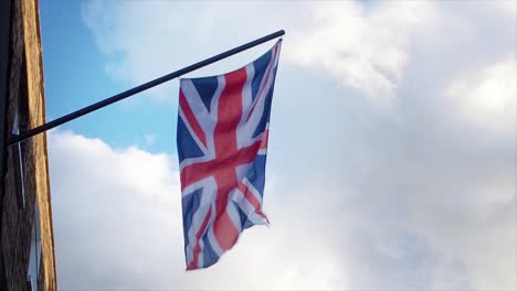 Die-Echte-Flagge-Großbritanniens-Weht-Im-Starken-Wind