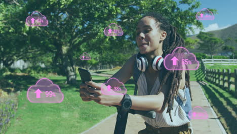 animación de nubes con flechas sobre una mujer usando un teléfono inteligente de pie en un scooter en el parque