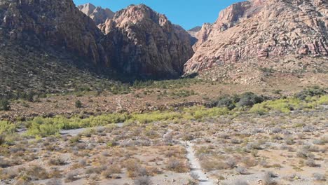 Senderismo-En-El-área-De-Conservación-Nacional-De-Roca-Roja,-Cañón-De-Caja-De-Hielo