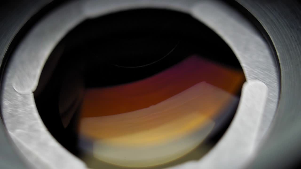 апертура объектива камеры диафрагма радужная оболочка открывается и закрывается при съемке