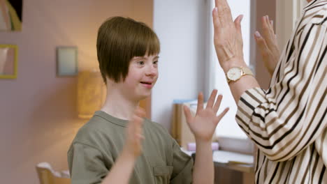 Happy-girl-playing-pat-a-cake-with-her-mother