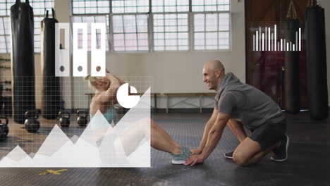 animación de iconos de los medios y datos sobre instructores caucásicos y mujeres entrenando en el gimnasio