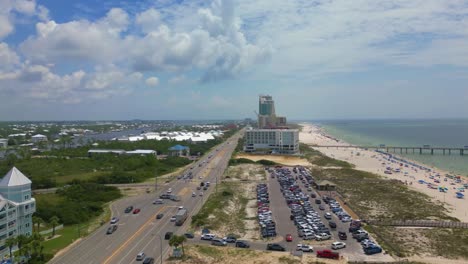 Flug-über-Parkplatz-Am-Orange-Beach,-Alabama