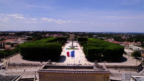 Slow-rising-shot-of-sports-courts-in-the-park-beside-the-Triumphal-Arch