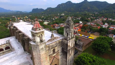 Draufsicht-Auf-Die-Tepoztan-Kirche-In-Morelos,-Mexiko