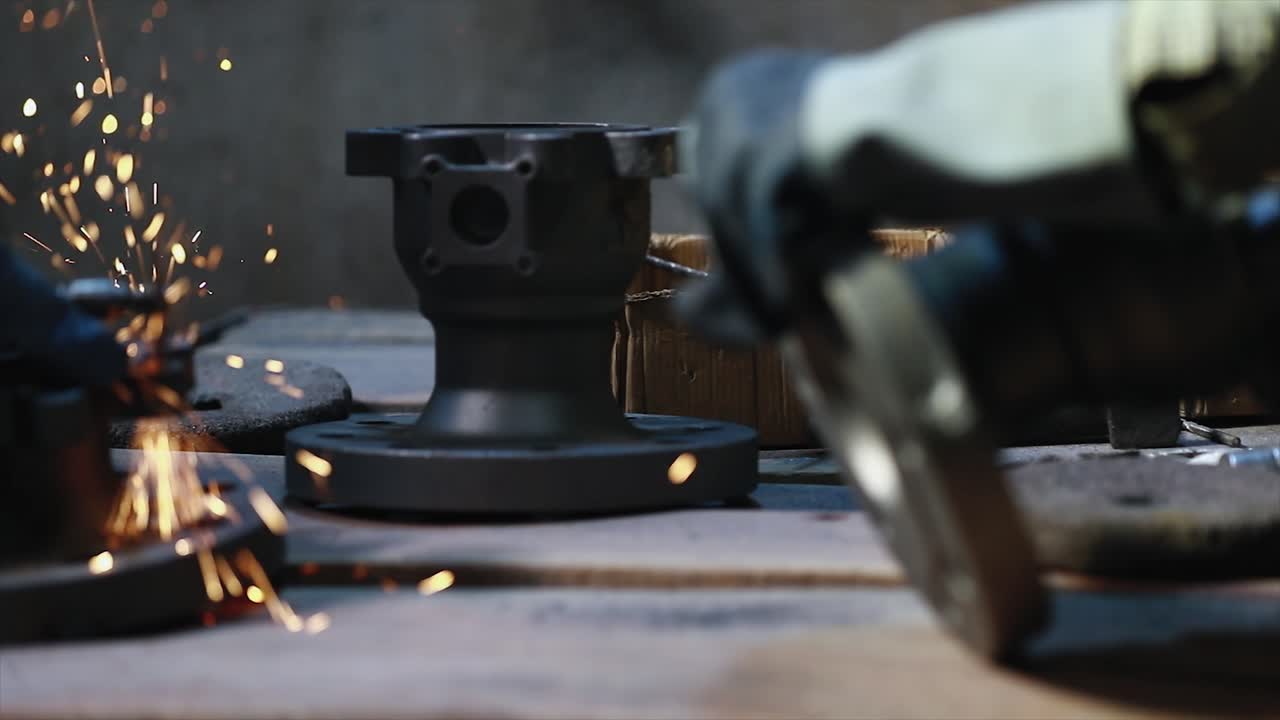 primer concepto de seguridad industrial, sierras de trabajo chispas de hierro