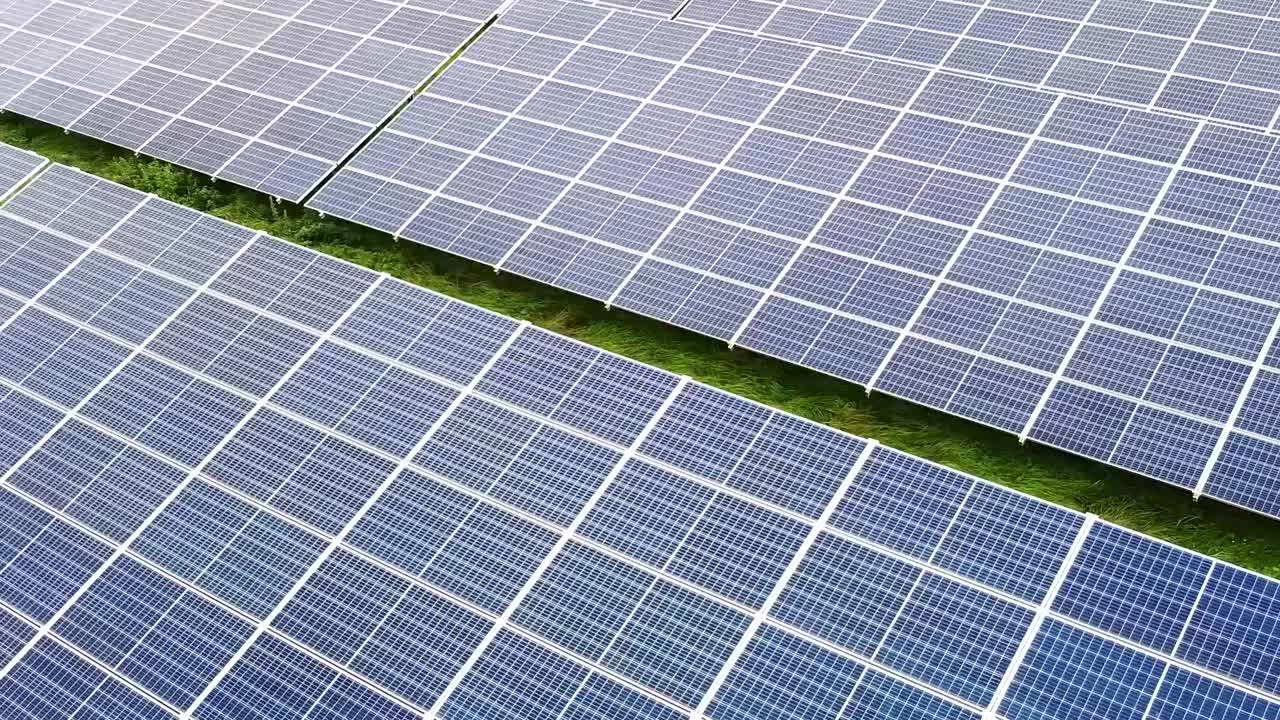 Vista dall'alto di un impianto fotovoltaico