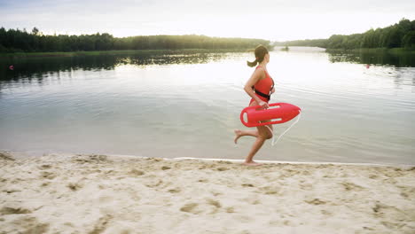 Female-lifeguard-at-the-beach