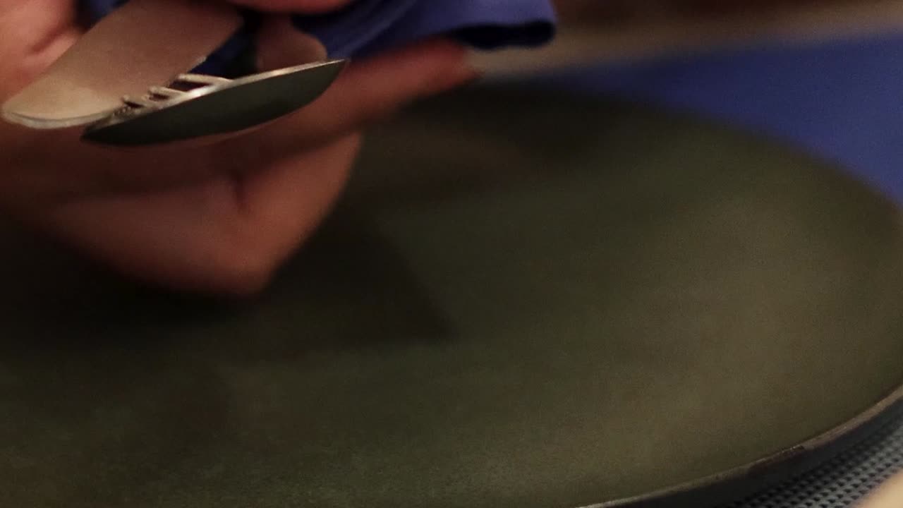 decoración de la mesa con cubiertos