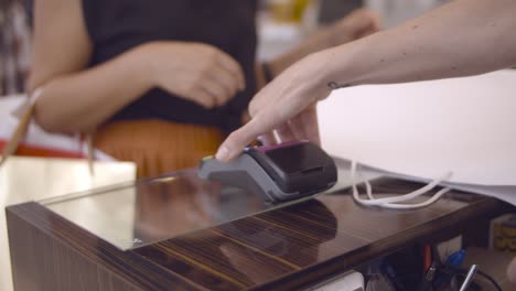 customer paying by credit card on a fashion store