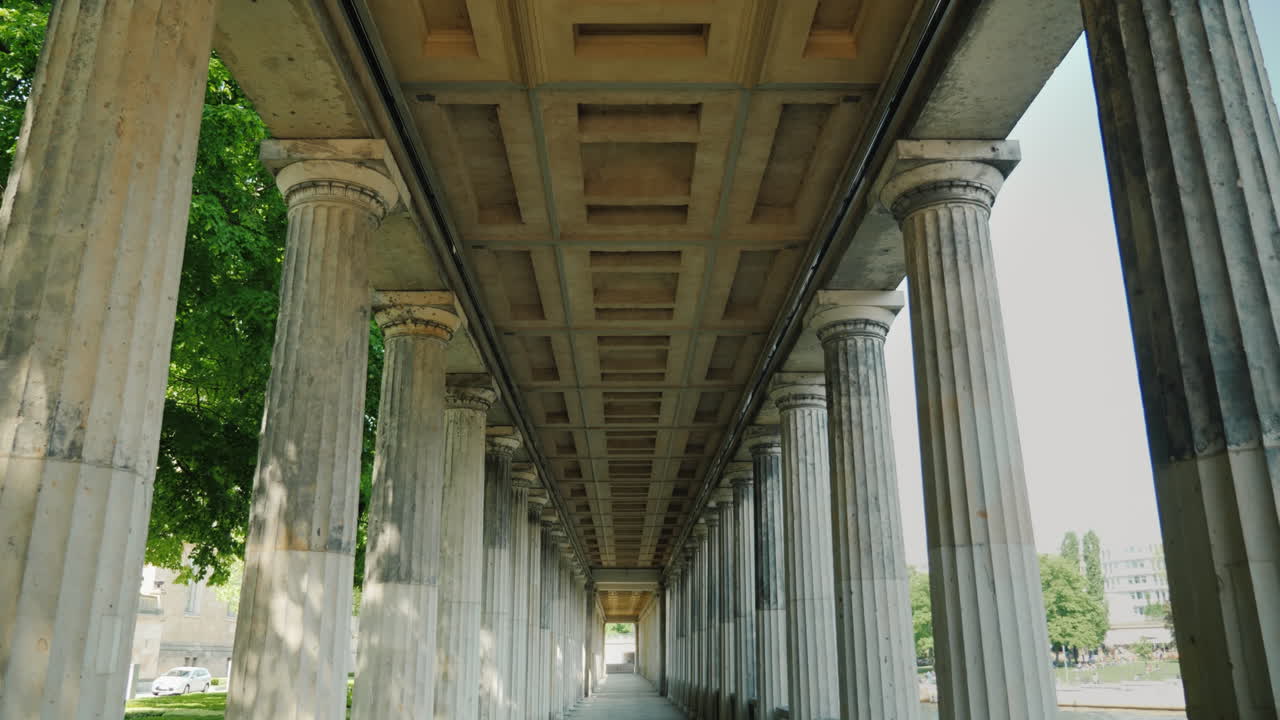 베를린 알테 내셔널갤러리온의 콜로네이드