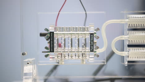 fuel cell stack to generate electricity from hydrogen and air