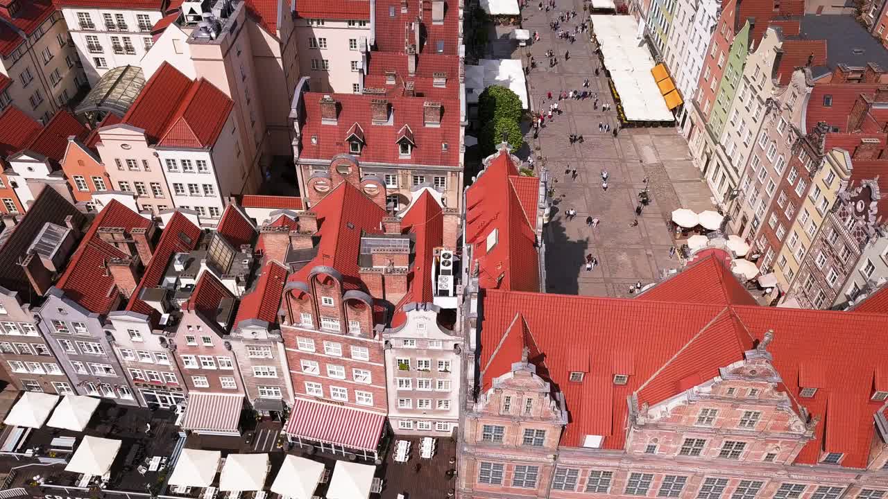 toma aérea del casco antiguo de gdansk