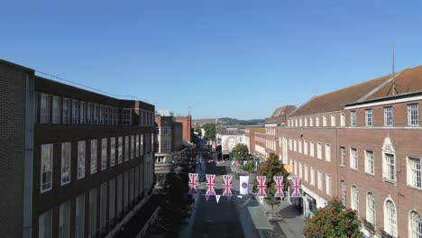 exeter high street ondeando las banderas union jack para el jubileo de la reina isabel ii