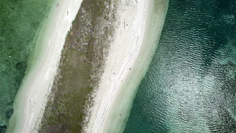 Drone-Disparó-En-Descenso-Hacia-La-Isla-Media-En-El-Arrecife-De-Veracruz