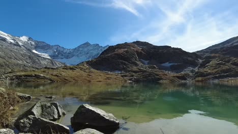 Imposing-natural-backdrop-of-high-mountains-in-the-middle-of-the-Hohe-Tauern-National-Park,-the-Weißsee-Glacier-World-in-Austria