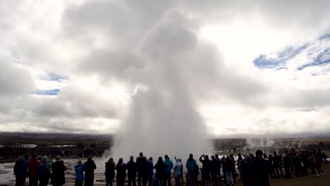 a geyser caught on camera, croud was waiting for 10 minutes until eruption