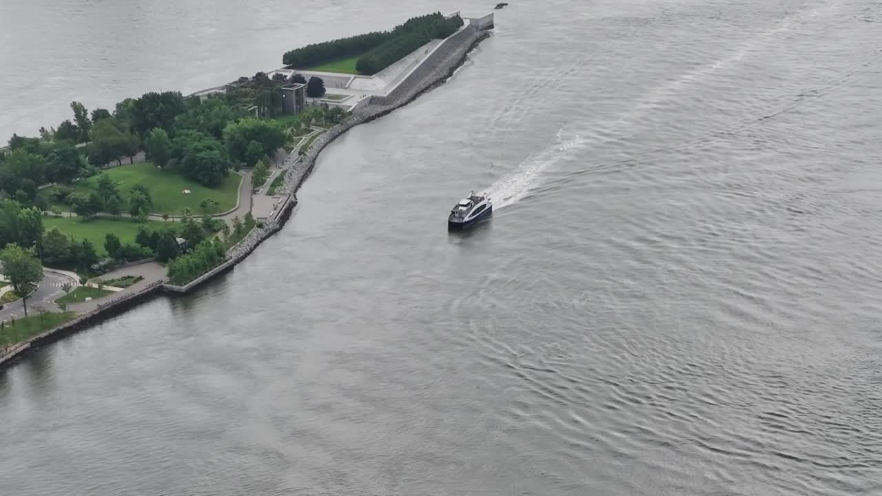 View of a boat navigating the waterways of New York from above
