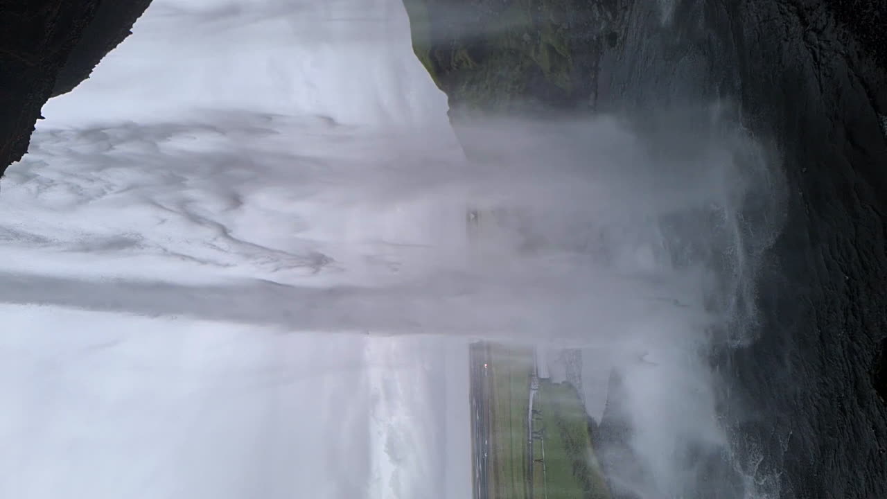 수직, 셀랜드스포스 폭포 아래, 아이슬란드, 떨어지는 물 느린 동영상