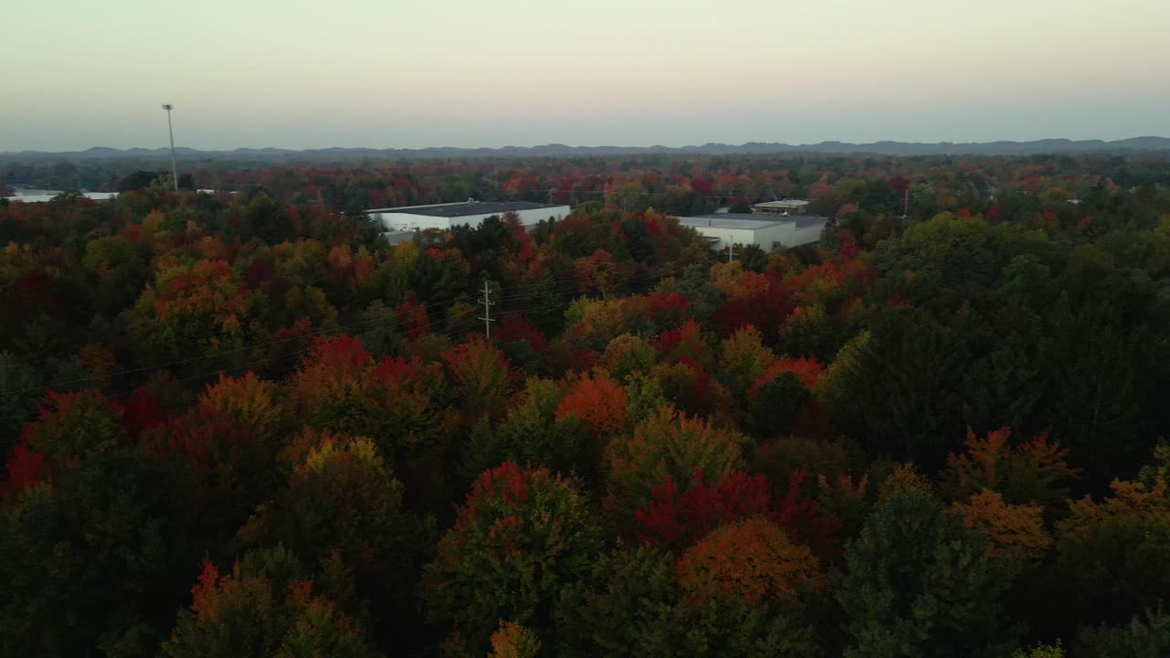 movimiento panorámico alrededor de los colores del otoño
