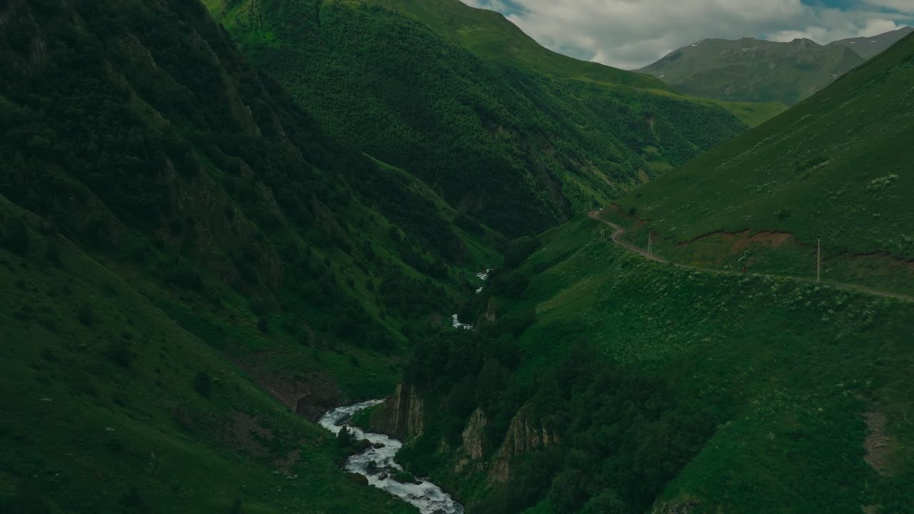 A scenic view of lush green Georgia landscape with winding river